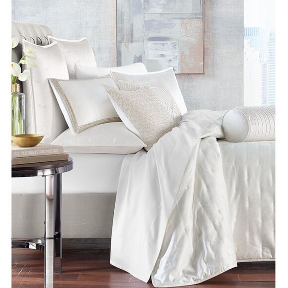 Hotel Collection 3 Piece
Glint Coverlet, Full/Queen. Value $430 - Picture 1 of 5